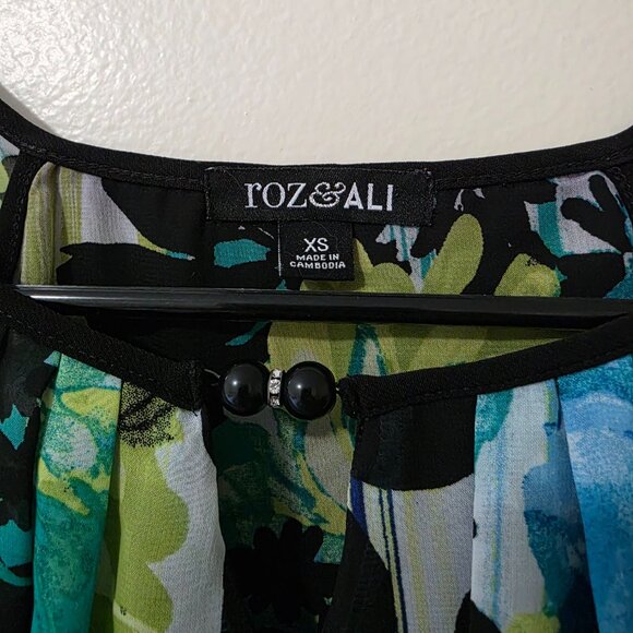 Roz & Ali floral, flowing blouse - Picture 4 of 4